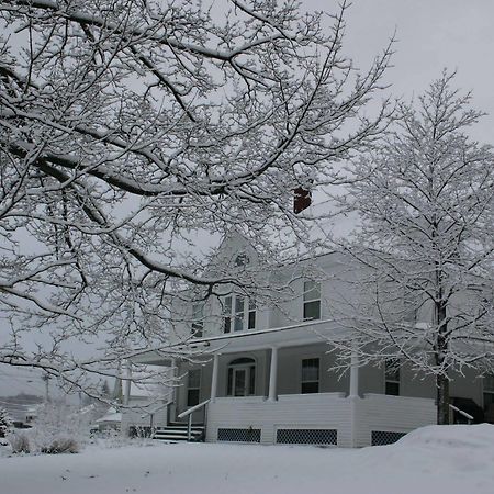 The Young House Bed And Breakfast Millinocket Bagian luar foto