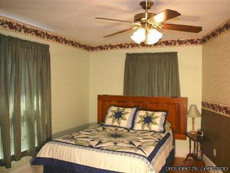 The Young House Bed And Breakfast Millinocket Ruang foto