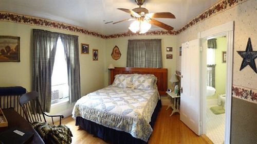 The Young House Bed And Breakfast Millinocket Bagian luar foto