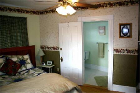 The Young House Bed And Breakfast Millinocket Ruang foto